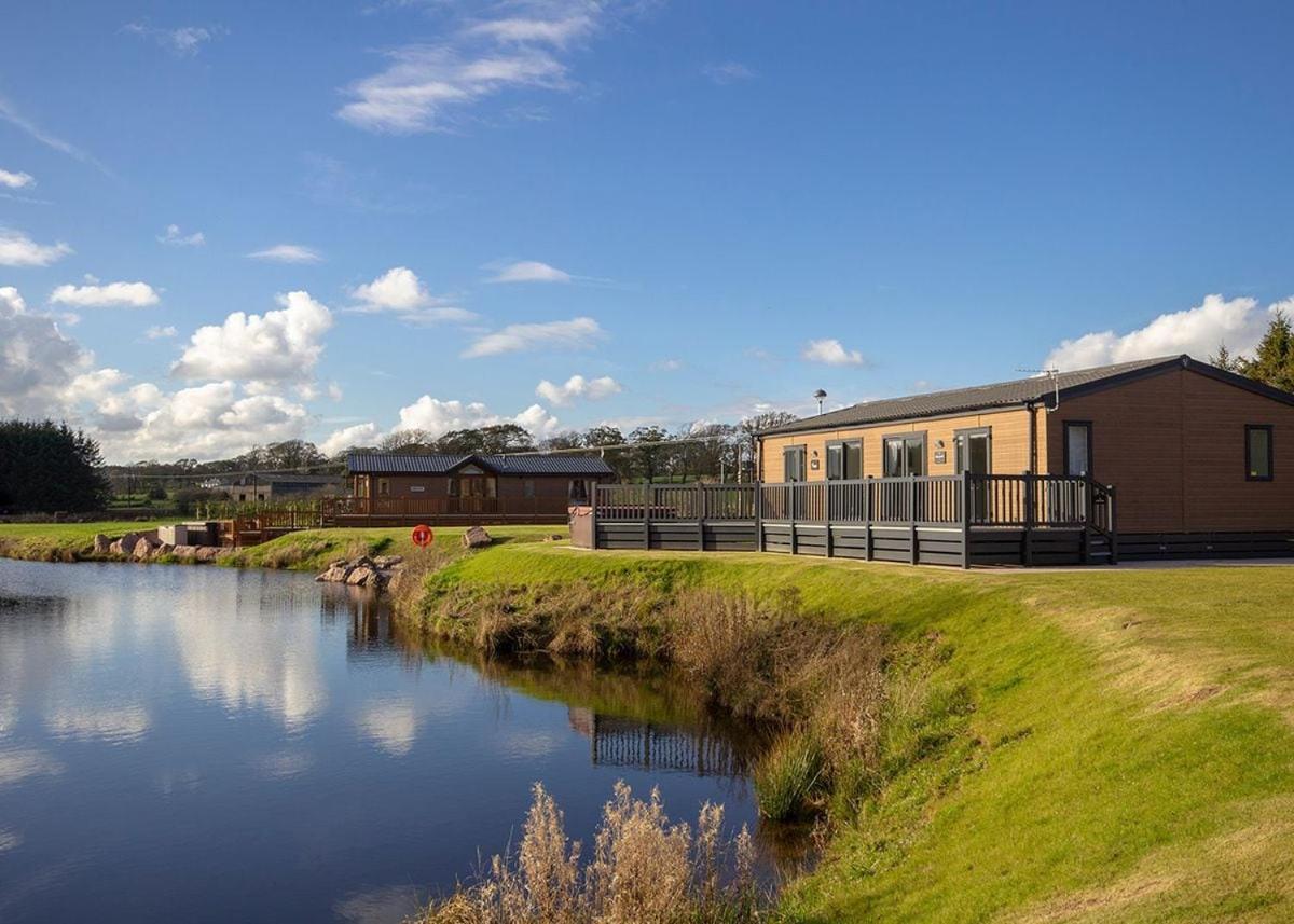 Westlands Country Park Hotel Annan Kültér fotó