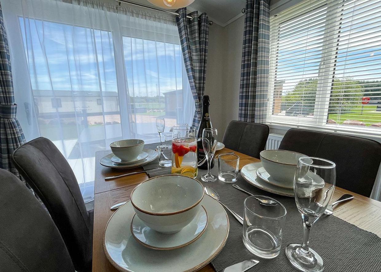Westlands Country Park Hotel Annan Kültér fotó